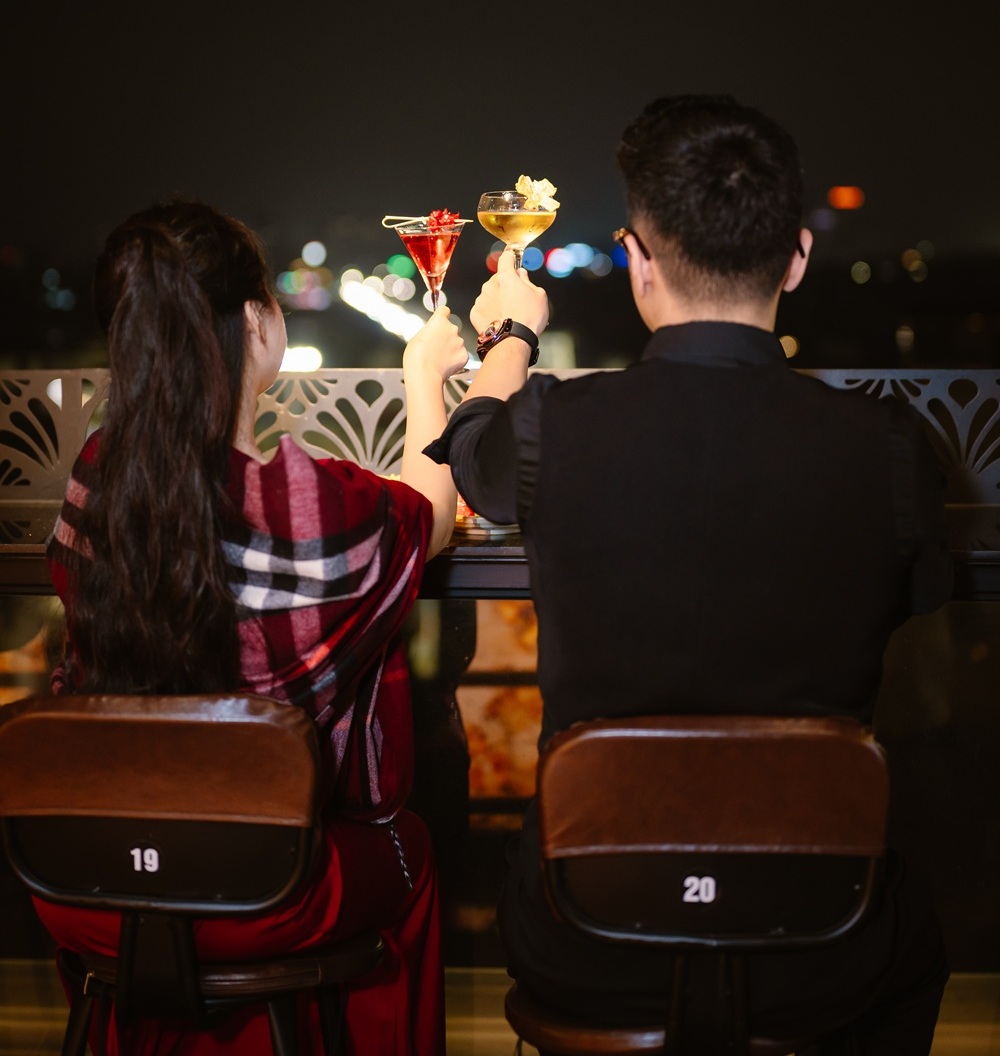 Enjoy special drinks at Ruby Sky Bar – the best rooftop bar in Hanoi Old Quarter